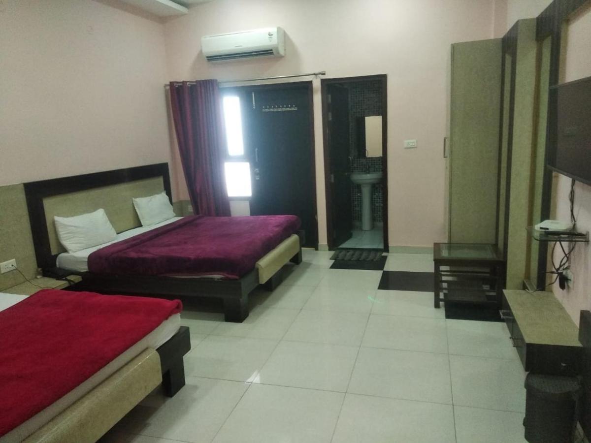 Negi'S Grand By Wb Hotels Kanpur Exterior foto
